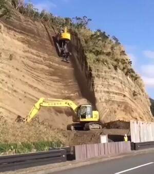 Specialized excavator to excavate off on a cliff
