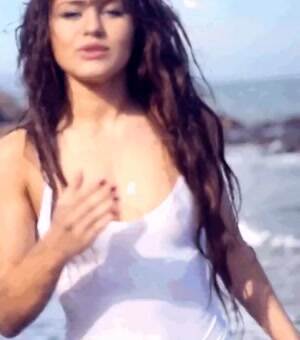 Rosie Mac Blowing a kiss