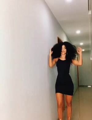 Pretty woman pretty dress