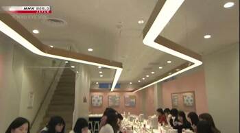 can you pass me the sauce