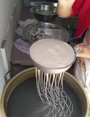 cooking some chinese noodles