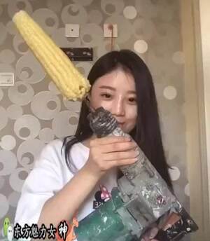 eating corn in a hurty