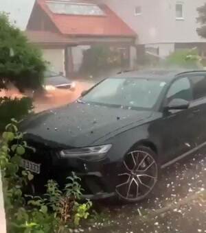 That is some strong hail