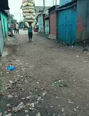 Dude balancing 20 bags