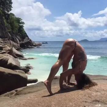 Senada Greca kills it at yoga