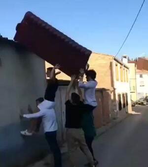 How to deliver a couch