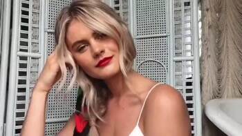 cute lipstick girl