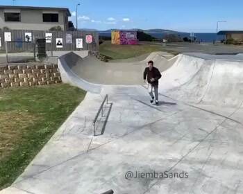 Awesome skating trick without the skateboard