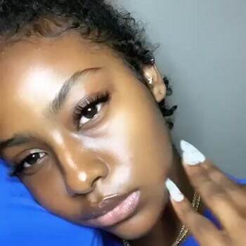 Justine has such a pretty face