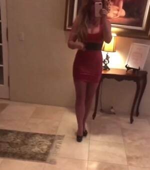 Britney just taking some selfies