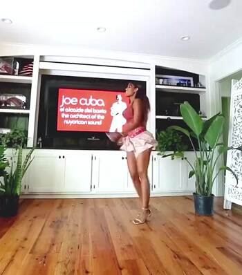 Rosana dancing the night away