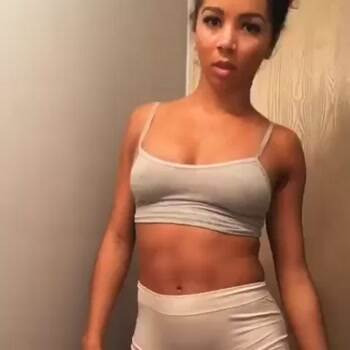 Who wears short shorts