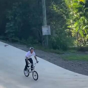 An impressive bike trick